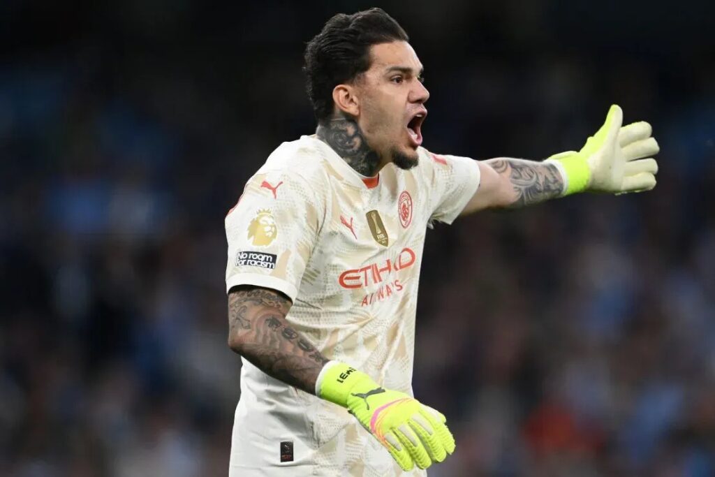 Ederson pelo Manchester City - Goleiro bom com os pés