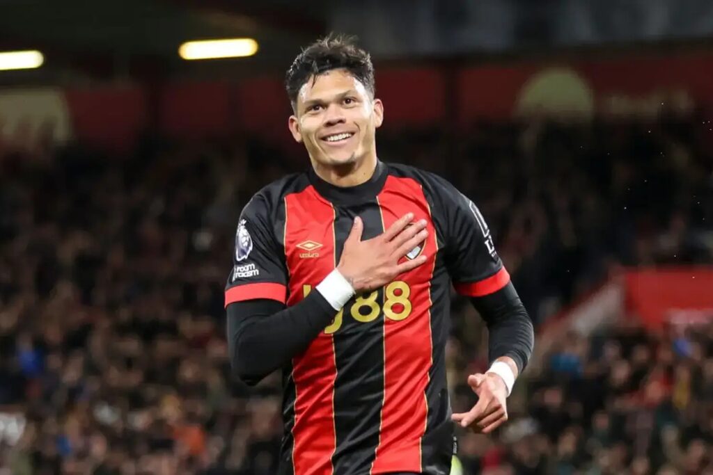 Evanilson em ação pelo Bournemouth