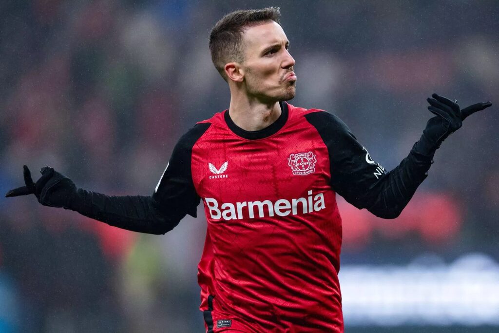 Grimaldo pelo Bayer Leverkusen