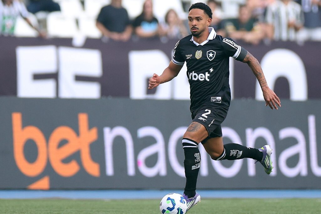 Vitinho em ação pelo Botafogo (Vítor Silva)