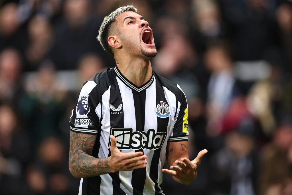 Bruno Guimarães em ação pelo Newcastle