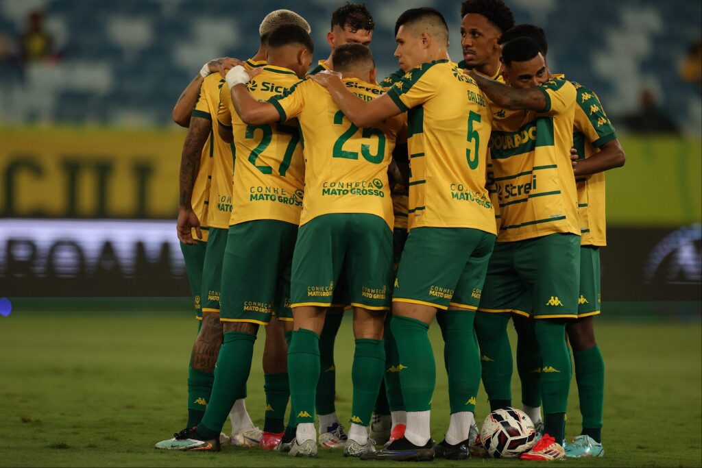 Jogadores do Cuiabá em ação
