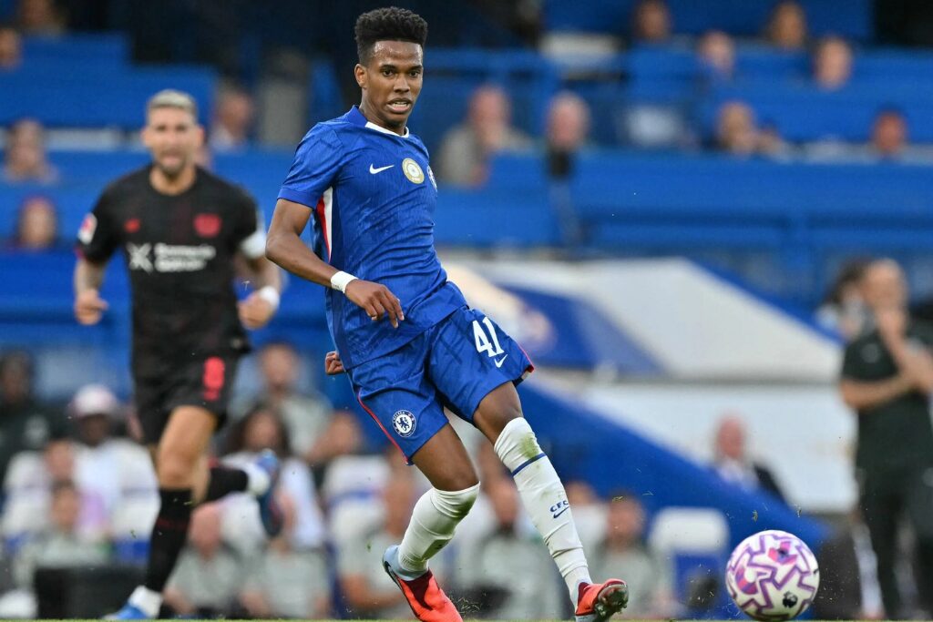 Adaptação na Premier League: Estevão pelo Chelsea