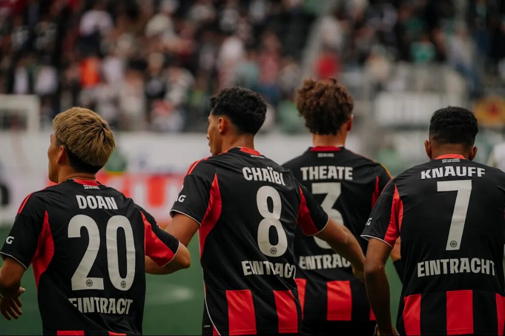 Jogadores do Eintracht Frankfurt em ação