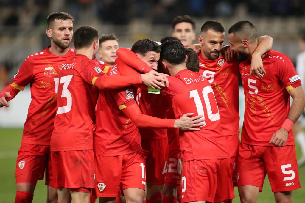Jogadores da Macedônia do Norte em ação