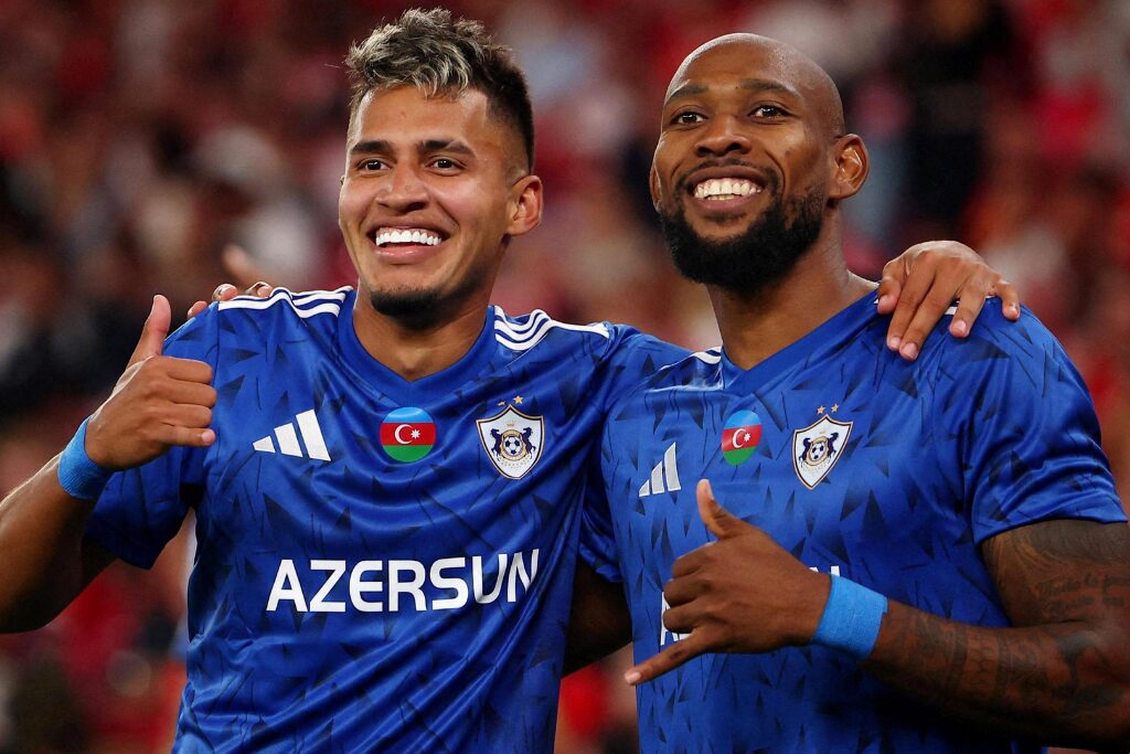 Jogadores do Qarabag em ação