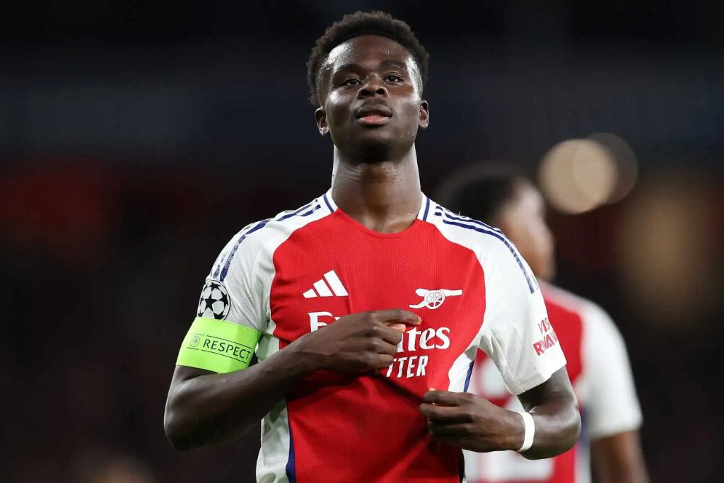 Saka em ação pelo Arsenal