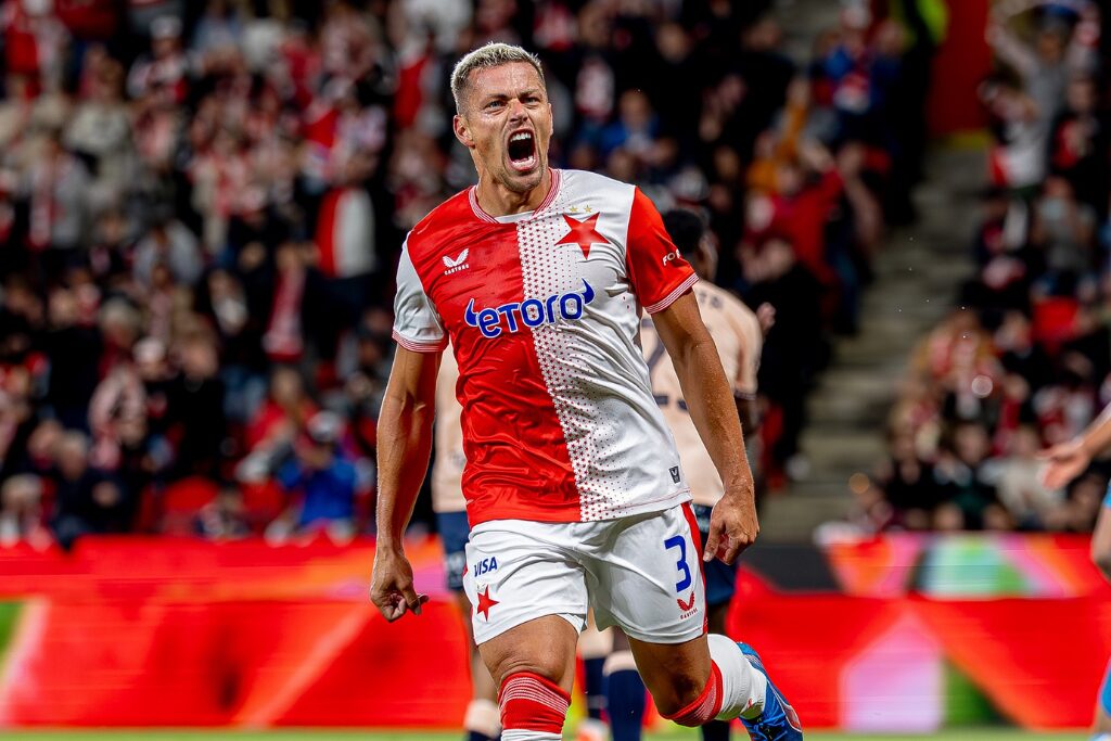 Jogador do Slavia Praga em ação