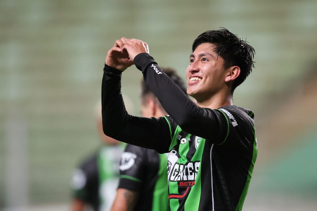 Jogador do América-MG em ação