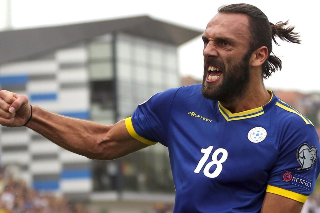 Jogador de Kosovo em ação