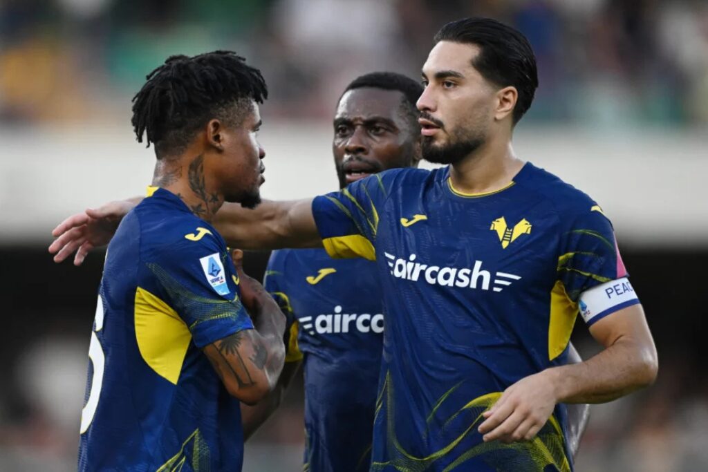 Jogadores do Hellas Verona em ação
